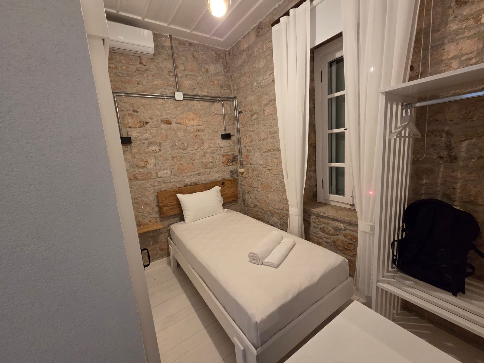 Numara 5 — taş duvarlı tek kişilik oda, Cunda Milos butik otel Ayvalık